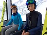 Mika Wunderlich und Lukas Wied im Lift zum Schanzenturm in Seefeld